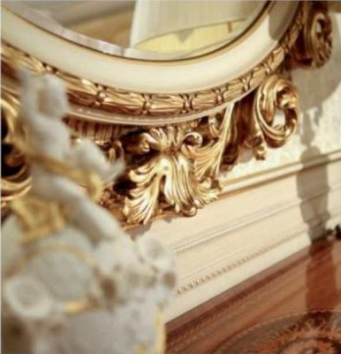 Luxus Sideboard Kommode Zlaté skříňky z dřeva do obývacího pokoje.