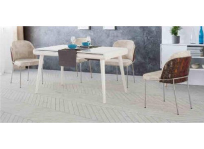 Moderní sada nábytku do jídelny, jídelní stůl s polstrováním, sestava se 5 kusy.