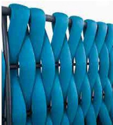 Venkovní sestava Luxusní sada pohovka s dvěma a třemi sedacími místy a konferenčním stolem.