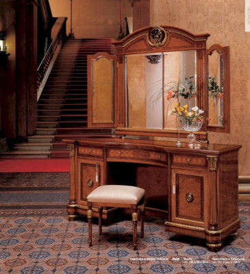 Elegantní toaletní stůl se zrcadlem - Luxusní set toaletního stolu do ložnice