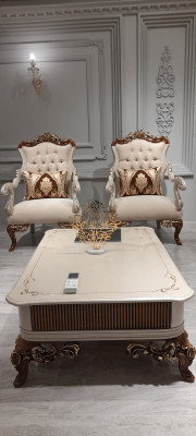 Obývací pokoj luxusní stůl 120x72 stoly ze dřeva nábytek zařízení