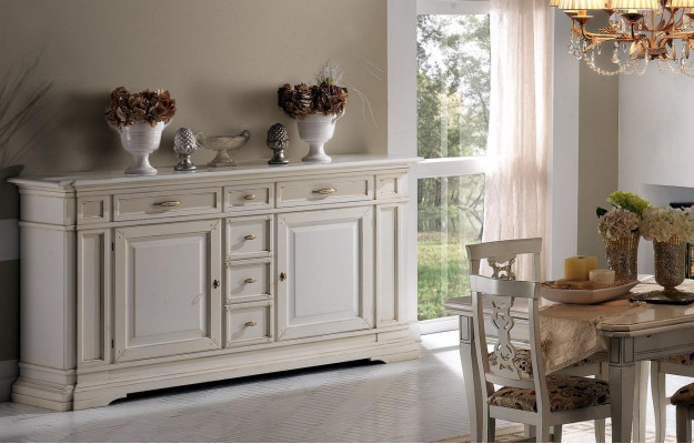 Sada nábytku z 7 kusů ze dřeva, komoda, 4 židle, stůl, vitrína, nová skupina jídelního pokoje.