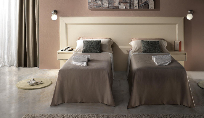 Design moderní luxusní nábytek 4dílný set pro hotelové zařízení 2x postele + noční stolek