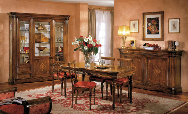 Kompletní sada jídelního stolu se 4 židlemi, jídelními sety, jídelní skupinou, dřevěnými stoly, 5 kusů.