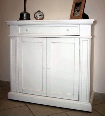 Klasická barokní antiková komoda sideboard komody dřevěná skříň servírovací stůl.