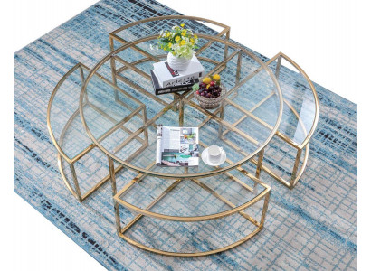 Kruhová designová skleněná sedačka, nerezový stolík, kulatý design pro domov.