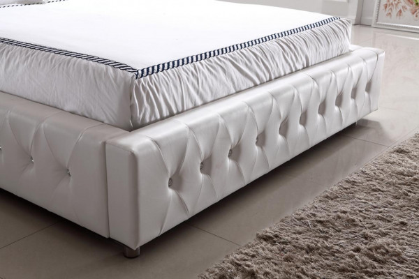 Moderní XXL designová postel v hotelu Luxusní dvojitá postel Chesterfield z kůže