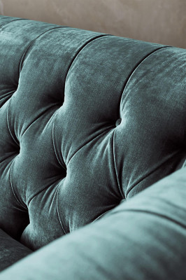 Koutová sedací souprava Chesterfield, kůží potažená pohovka, textilní čalounění, nová.