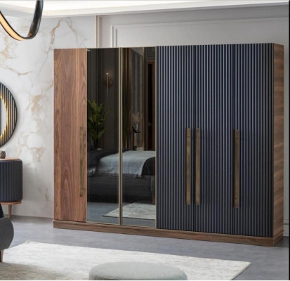 Hnědá skříň designérský luxusní nábytek dřevěný šatník zařízení.