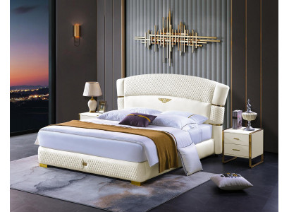 Dřevěná manželská postel luxusu se designem. Moderní hotelový rám ložnice.