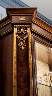 Kompletní jídelní pokoj Vitrína Stůl Komoda Zrcadlo 4x židle Set Garnýž