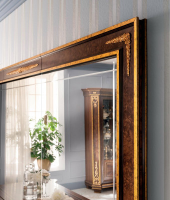 Kompletní jídelní pokoj Vitrína Stůl Komoda Zrcadlo 4x židle Set Garnýž