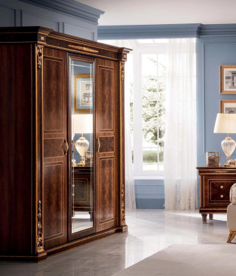 Ložnice Skříň se třemi dveřmi z dřeva Skříň na zeď Arredoclassic nová