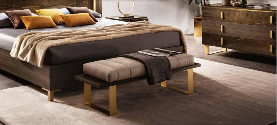Ložnice sada postel noční stolky taburety Postele Design Italský nábytek 4 kusy