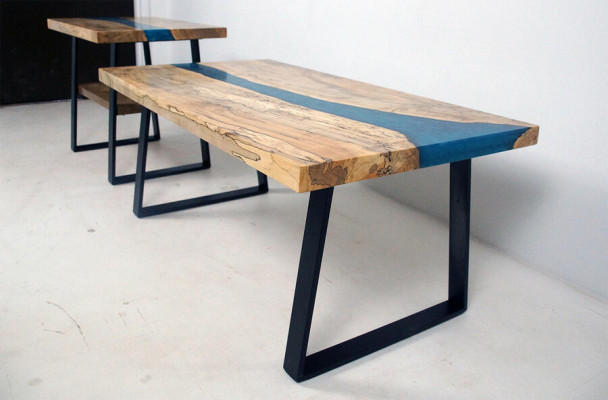 Zhotovený stůl z epoxidové pryskyřice s pravým dřevem - cena za 1 m² stolu.