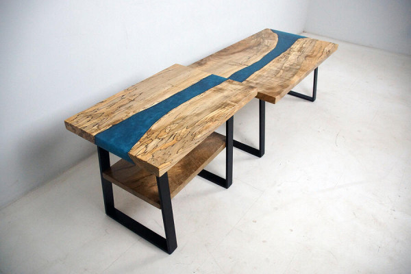 Zhotovený stůl z epoxidové pryskyřice s pravým dřevem - cena za 1 m² stolu.