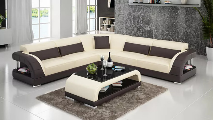 Kůží obalovaná pohovka v obývacím pokoji, křeslo, rohová pohovka, designové pohovky, kůží potažený nábytek.