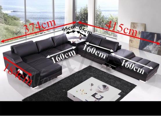 Designerova pohodlná rohová sedací souprava ve tvaru U s vynikajícím polstrováním.