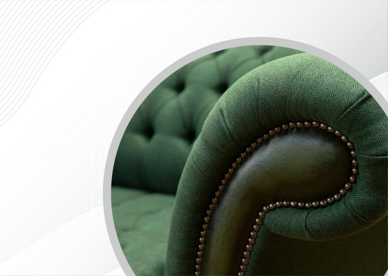 Chesterfield 3místná tmavě zelená obývací stolová část designu.