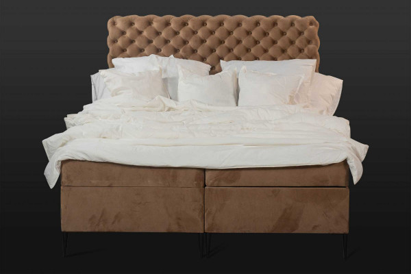 Textilní postel hnědá luxusní dvoulůžková postel Chesterfield designu ložnice