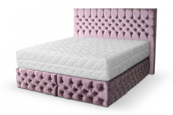 Chesterfield růžová ložnice se dvěma postelemi, design dřevěných nábytkových prvků, elegantní polstrování látkou.