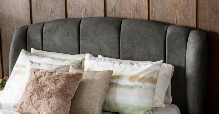 Ložnice Sada Luxus Kompletní postel 2x noční stolek Šatní skříň 4 kusy Nové