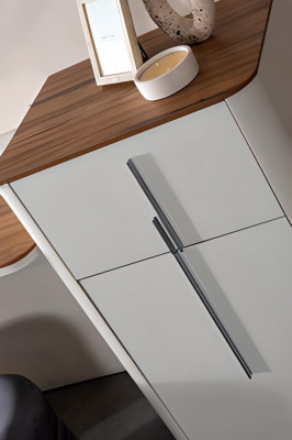 Moderní bílý designový toaletní stůl se zrcadlem Luxusní ložnice nábytek 2 kusy Nový