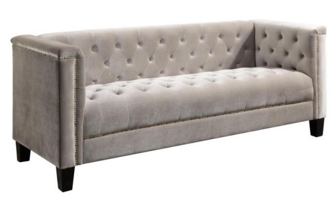Světle šedá třísedadlová textilní sedací souprava Chesterfield moderního designu pro obývací pokoj.