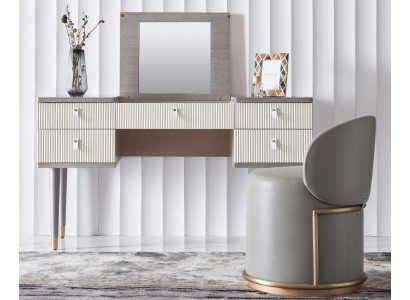 Stůl, klasická konzole, zrcadlo, dekorace, komoda, toaletní stolek, ložnice.