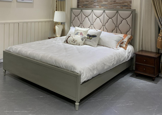 Premium-Doppelbett im klassischen Design mit beiger Lederausstattung