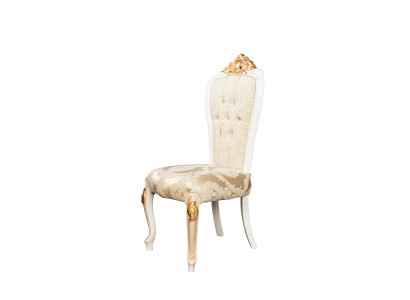 Klasické Chesterfield křeslo královského typu v barokním a rokokovém stylu.