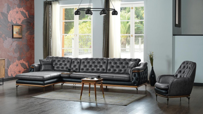 Černá obývací sestava s rohovou sedací soupravou ve tvaru písmene L a moderním křeslem Chesterfield kompletní.