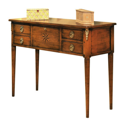 Nábytek ve stylu baroka, design, dřevo. Italský nábytek, konzolový stůl, hnědý sideboard.