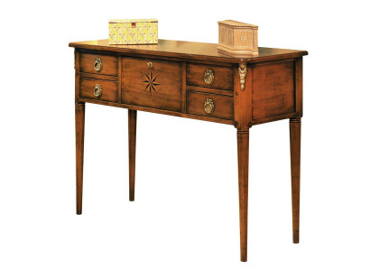 Nábytek ve stylu baroka, design, dřevo. Italský nábytek, konzolový stůl, hnědý sideboard.