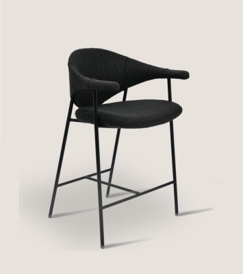 Elegantní sedací nábytek, designové jídelní židle s ocelovými nohama, moderní.