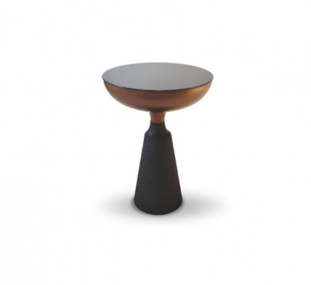 Elegantní kulatý konferenční stolek, designérský nábytek do obývacího pokoje s skleněnou deskou.