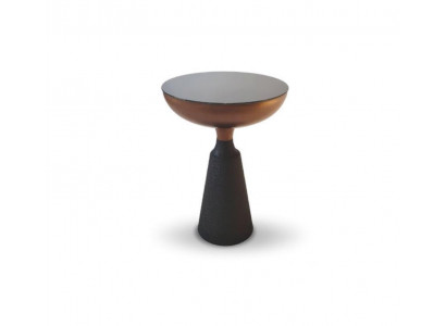 Elegantní kulatý konferenční stolek, designérský nábytek do obývacího pokoje s skleněnou deskou.