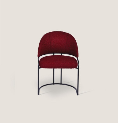 Červené designové židle s potahem, jeden sedadlo, textilní materiál, jídelní místnost, luxusní židle.
