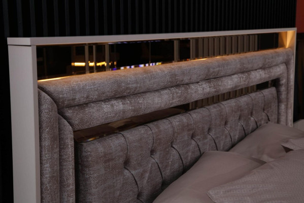 Moderní kompletní ložnice set Designová postel 2x noční stolky 5-dílná