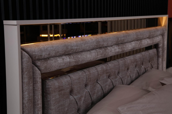Moderní ložnice Kompletní sada postel noční stolky designový nábytek