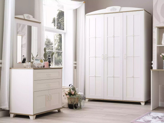 Sada nábytku s komodou a zrcadlem, skříň, dřevo, bílá, design komody.