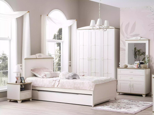 Sada nábytku s komodou a zrcadlem, skříň, dřevo, bílá, design komody.