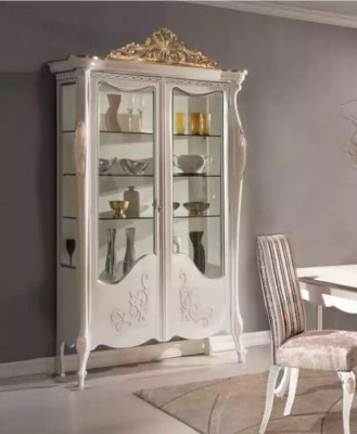 Skrýše skleněná skříň vitrína obývací pokoj dřevěná kredenční italský nábytek.