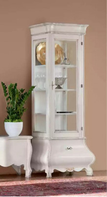 Bílý luxusní obývací pokoj, obývací stěna, nábytek 2x vitríny TV-stand klasický.