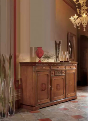 Klasická skříň Masivní nábytek Sideboard Italské zařízení
