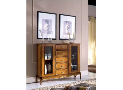 Exkluzivní hnědá dřevěná vitrína s šuplíky v klasickém nábytkovém stylu