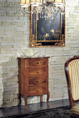 Klasická luxusní komoda ze dřeva v hnědé barvě, design nábytku do obývacího pokoje, nová.