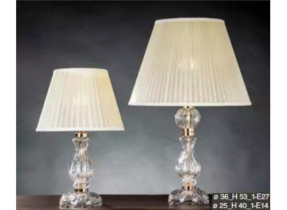 Bílá průhledná stolní lampa v antickém stylu s křišťálovým lustru.