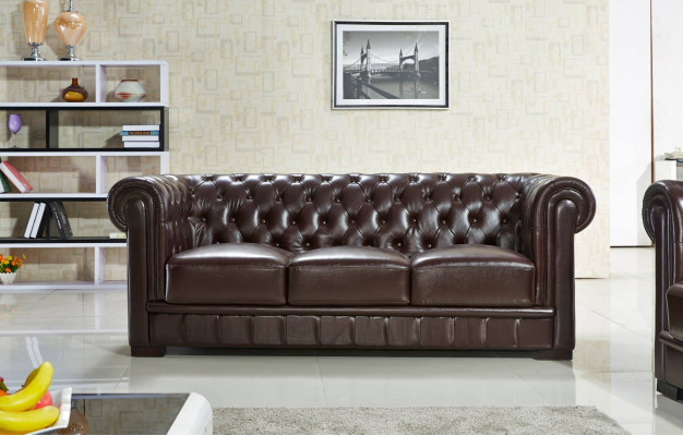 Třímístná pohovka čalouněný designový gauč moderní trojmístná pohovka Chesterfield hnědá.