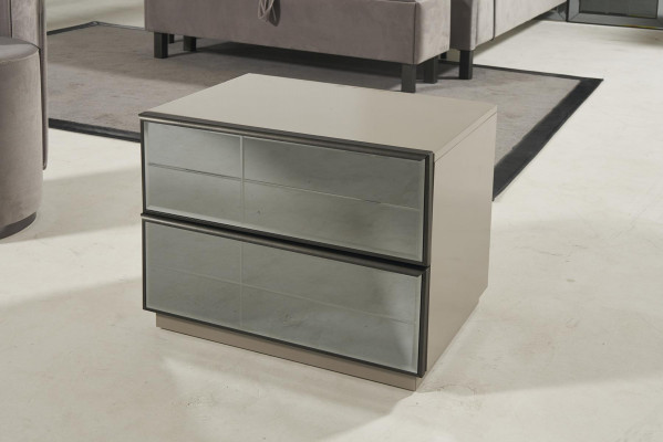 Luxus skleněná ložnice postel noční stolek rohová skříň komoda zrcadlo stolička šedá